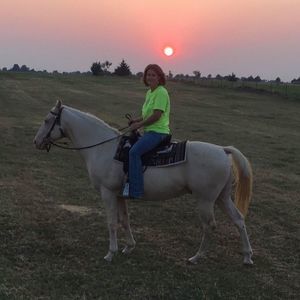 Meet your Posher, Lara